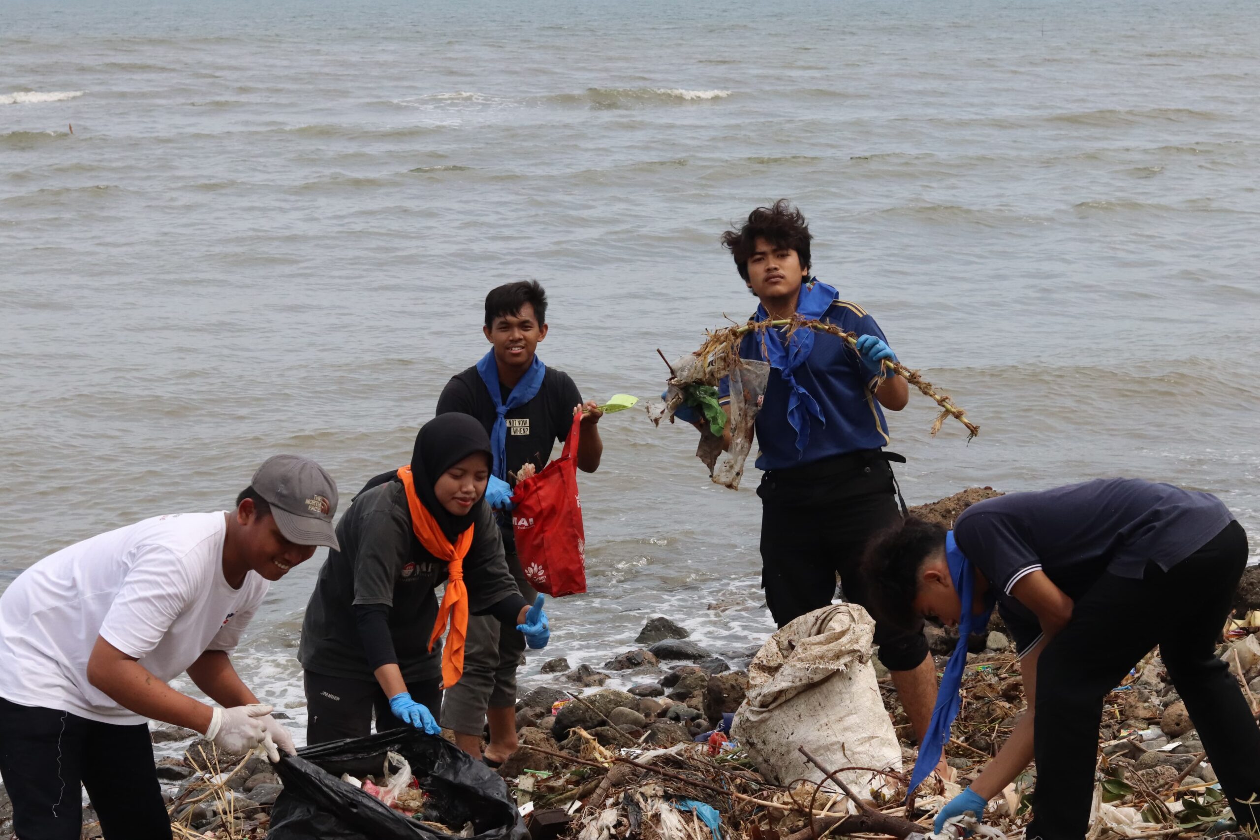 ENVIRONMENT CLEAN UP: Reduce Reuse Recycle
