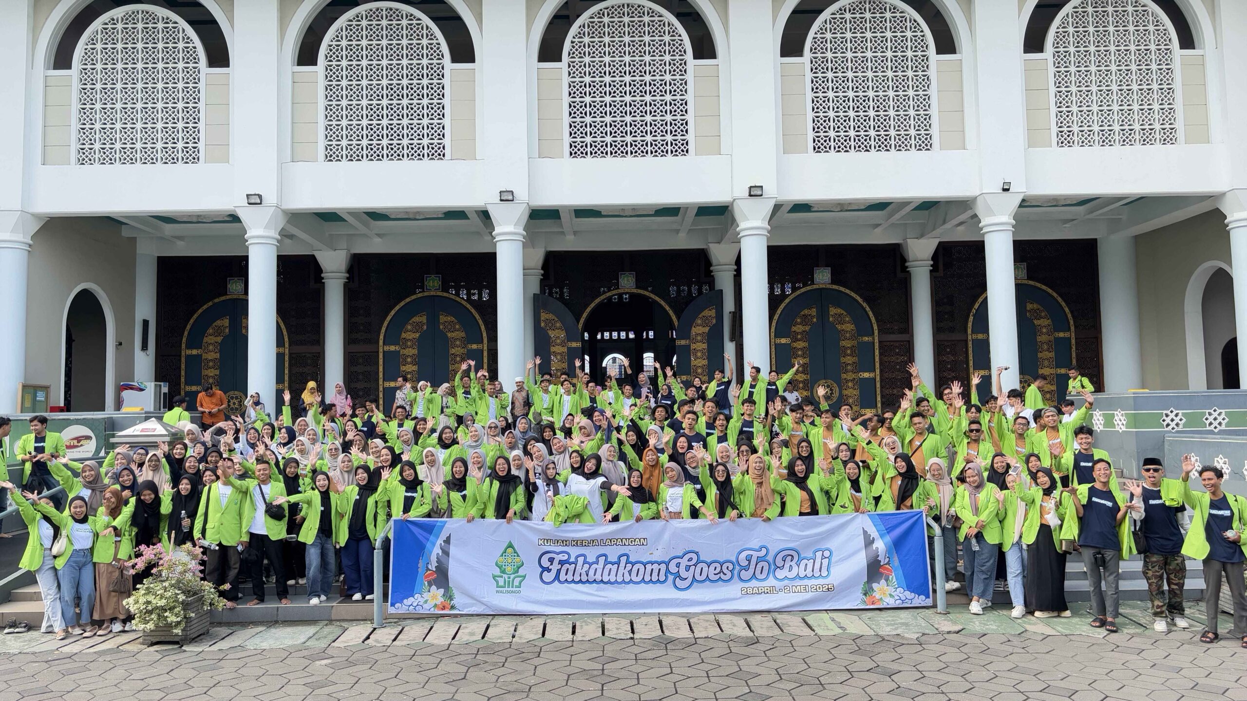 Serentak! FDK UIN Walisongo Laksanakan KKL di Surabaya-Bali