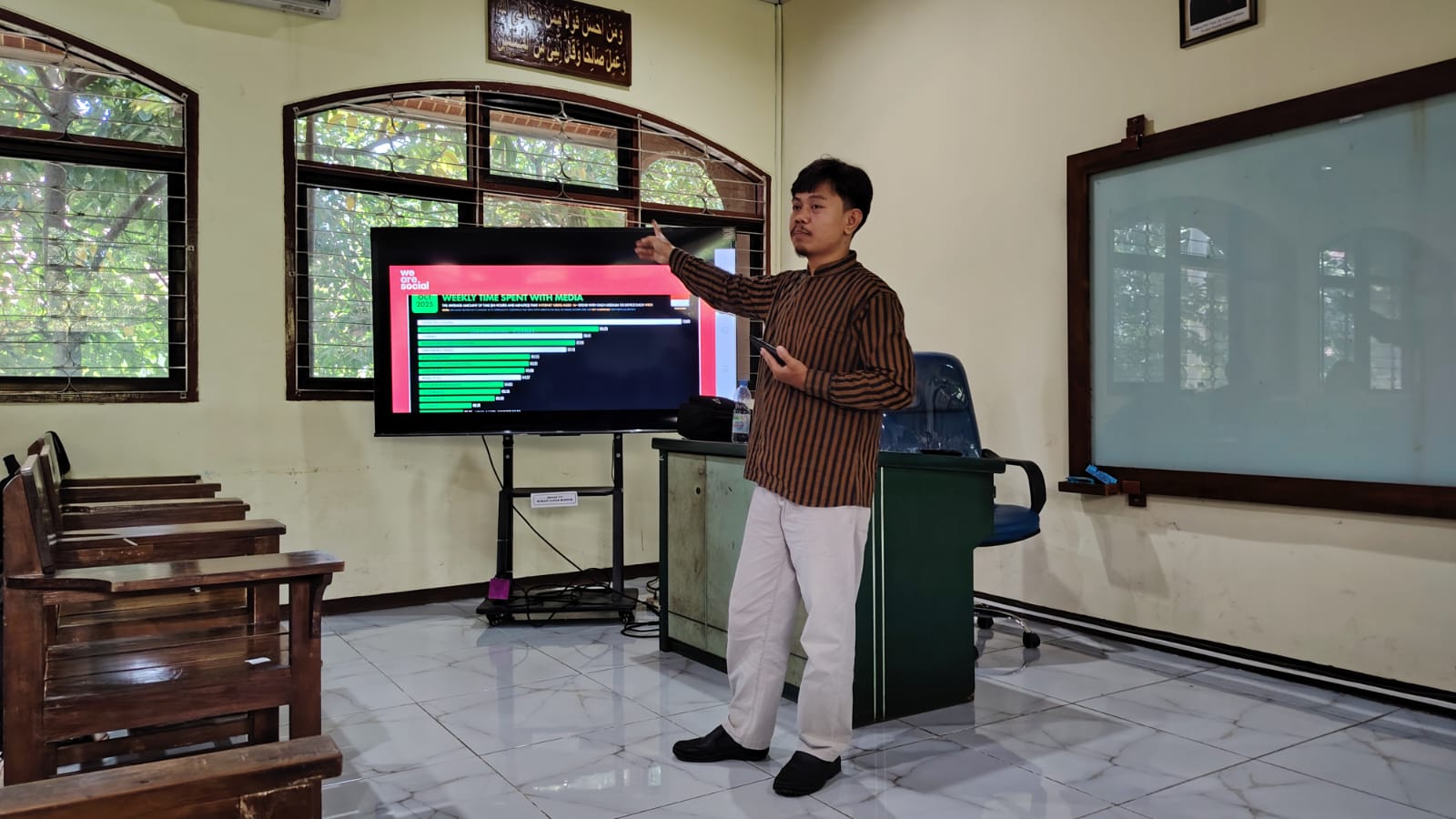 Abdul Arif Bedah Strategi Optimalisasi Media Sosial pada Kuliah Tamu Jurnalistik Konvergensi