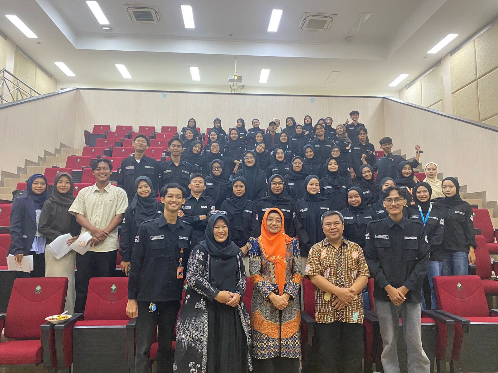 Bedah Buku Inspiratif dan Gelaran Karya Mahasiswa Warnai Anniversary ke – 4 WPRC UIN Walisongo